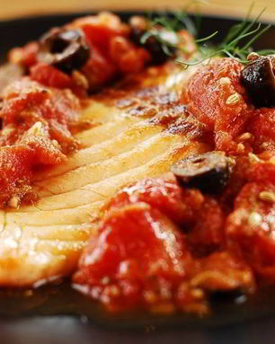 Тушеная рыба в томате