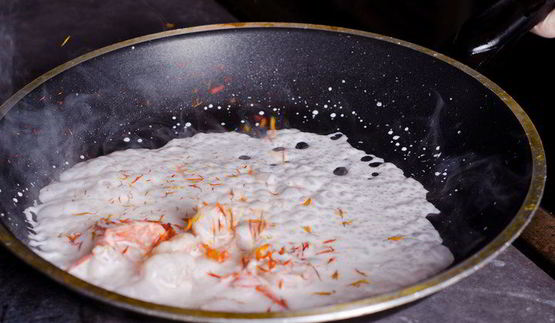 шафрановая лапша с креветками