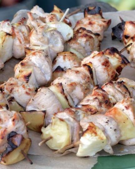 Рецепт шашлычков иза куриной грудок с яблокома