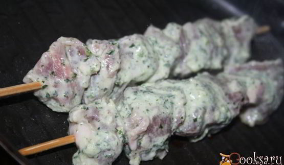 шашлычки из свиной вырезки в йогуртово-лимонном маринаде