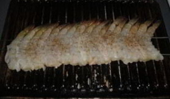 шашлык из креветок на шпажках