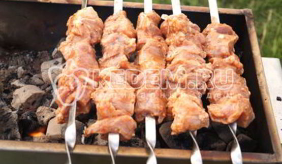 шашлык из свинины в томатном соусе