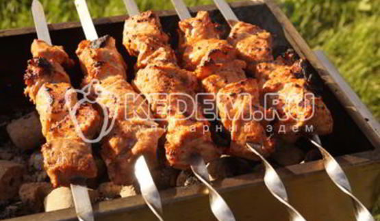 шашлык из свинины в томатном соусе