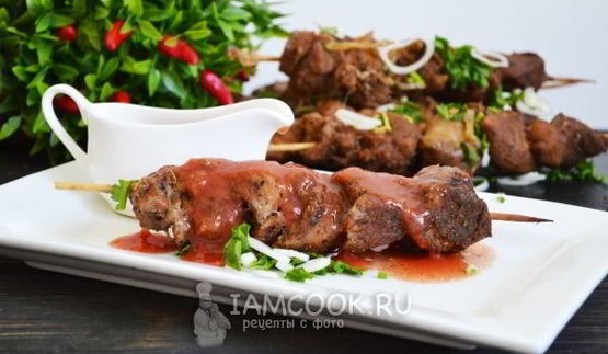 шашлык в духовке в банке на шпажках