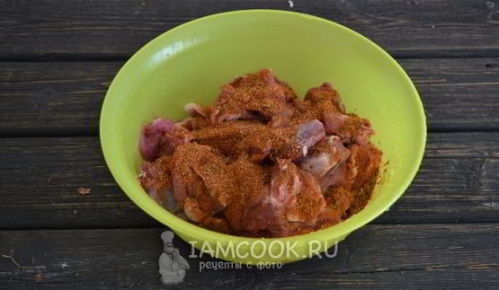 шашлык в духовке в банке на шпажках