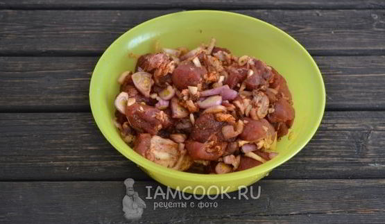 шашлык в духовке в банке на шпажках