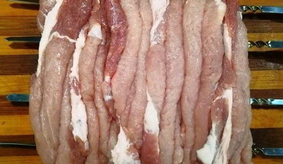 сочный шашлык из свинины на балконе