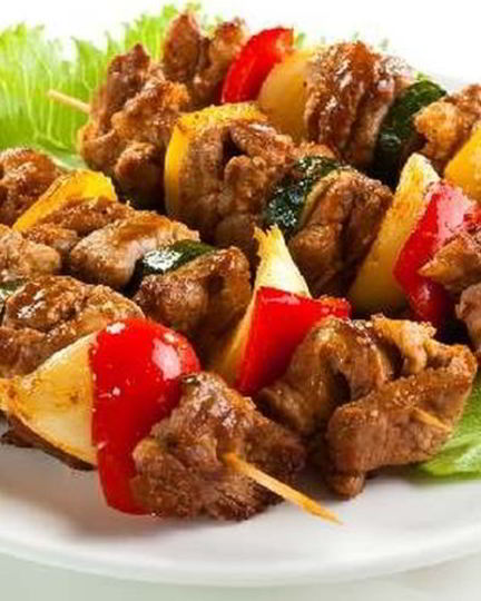 Рецепт свиного шашлыка с овощами на шпажке