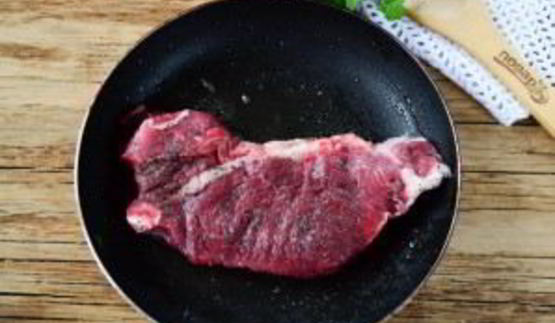 французский перченый стейк