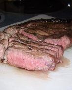 Говяжий стейк на гриле с чесноком, имбирем и апельсинами