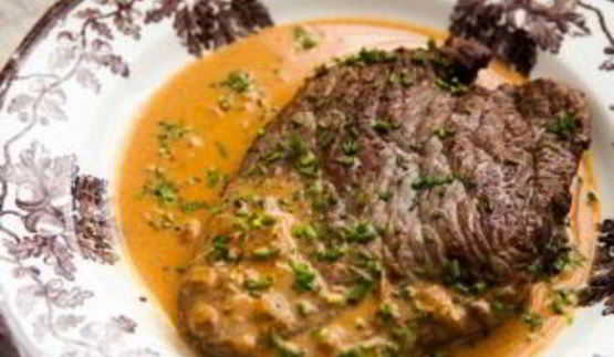 говяжий стейк с соусом