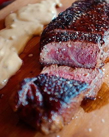 Рецепт нью-йорка-стейка с перечным соусом