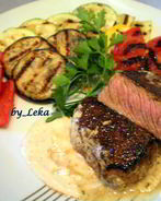 Перечный раундрамб-стейк с грилованными овощами