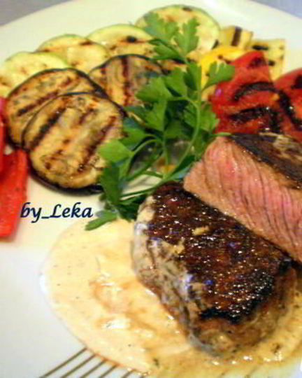 Рецепт перечного раундрамба-стейка с грилованными овощами