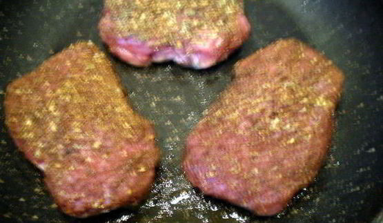 перечный раундрамб-стейк с грилованными овощами