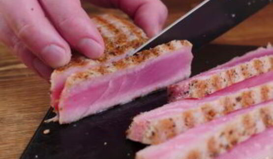 рыбный стейк из тунца