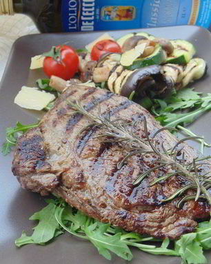 Стейк ферентино с овощами на гриле