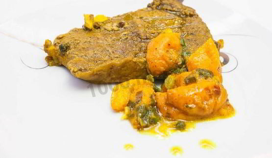 стейк из говядины с абрикосовыми дольками