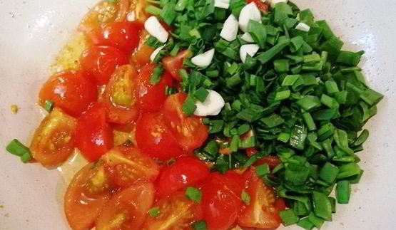 стейк из говядины с лапшой из кабачка