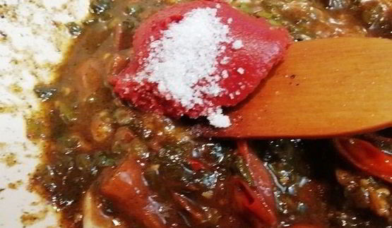 стейк из говядины с лапшой из кабачка