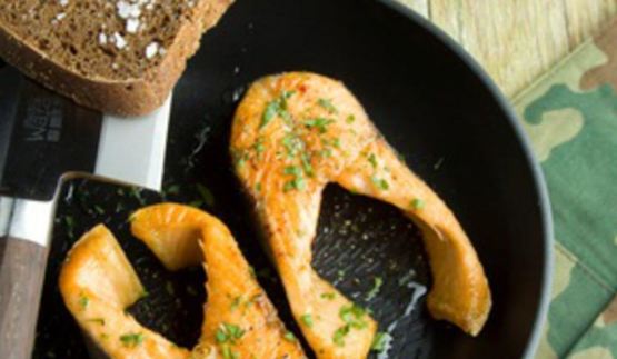 стейк из лосося с пряностями