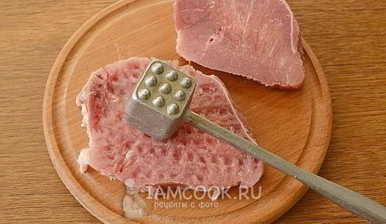 стейк из свинины в фольге