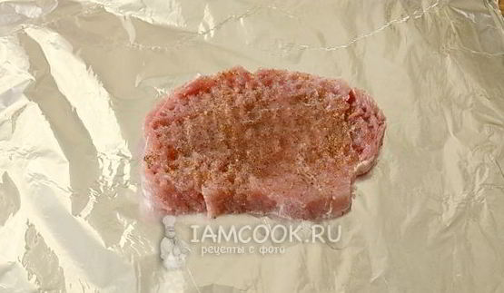 стейк из свинины в фольге