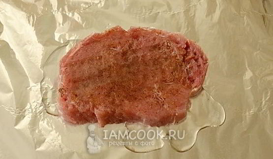 стейк из свинины в фольге