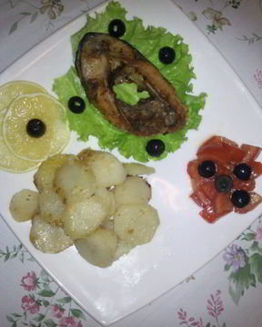 Стейк карпа с овощами