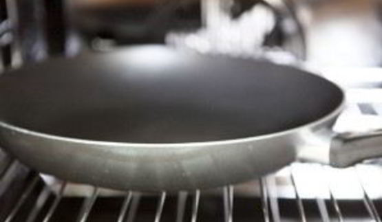 стейк на сковороде