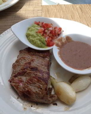 Стейк с гуакамоле