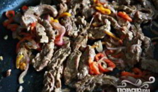 стейк со сладким картофелем и соусом из петрушки