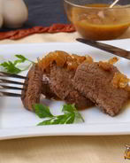 Стейки из свинины с луковым соусом