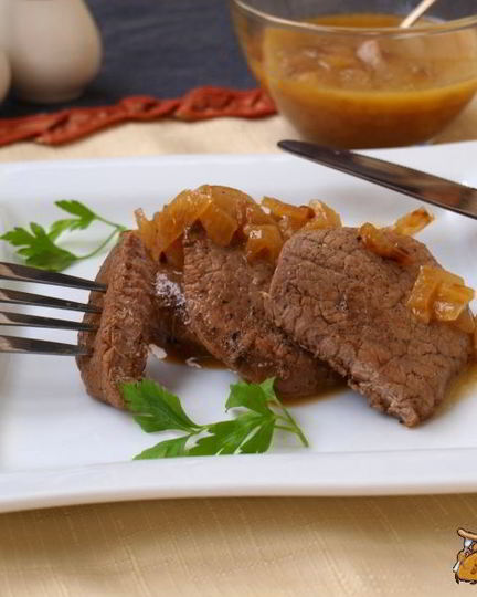 Рецепт стейки из свинины с луковым соусом