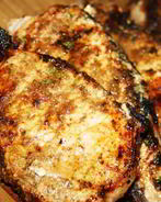 Стейки из свиной корейки в томатном маринаде