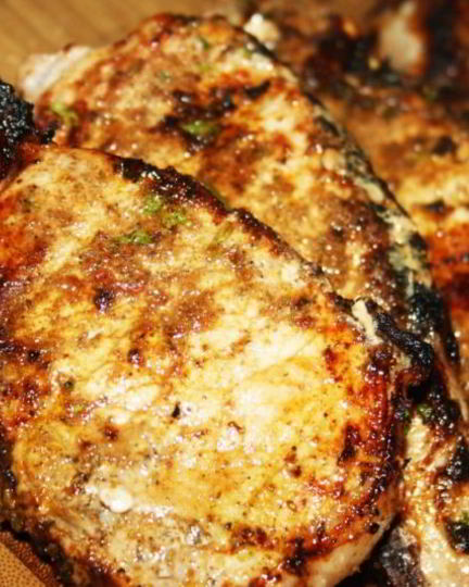 Рецепт стейков из свиной корейки в томатном маринаде