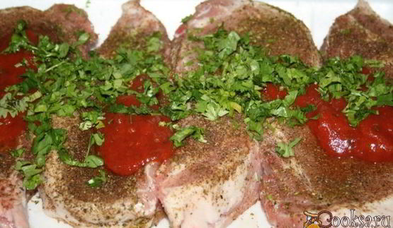 стейки из свиной корейки в томатном маринаде