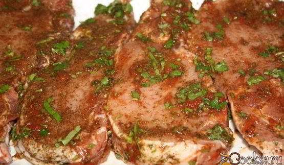 стейки из свиной корейки в томатном маринаде