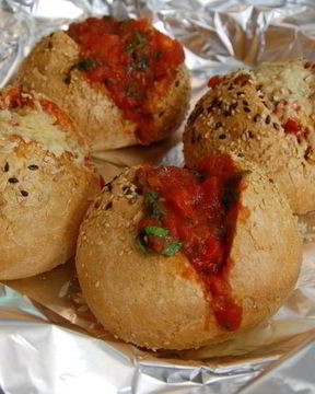 Булочки с тефтелями