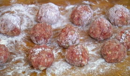 булочки с тефтелями