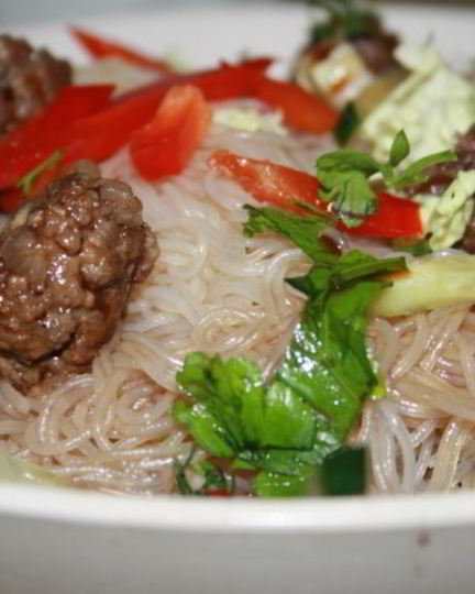 Рецепт фунчозы с говяжьими тефтельками и овощами