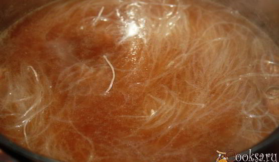 фунчоза с говяжьими тефтельками и овощами