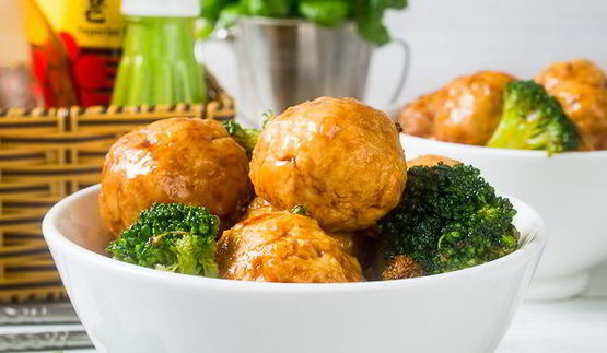 куриные тефтели с брокколи в китайском стиле