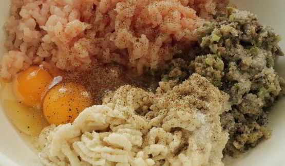 куриные тефтели в пикантном грибном соусе