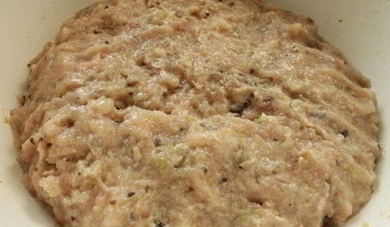 куриные тефтели в пикантном грибном соусе