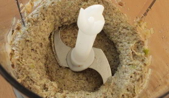 куриные тефтели в пикантном грибном соусе