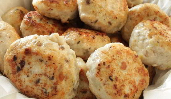 куриные тефтели в пикантном грибном соусе