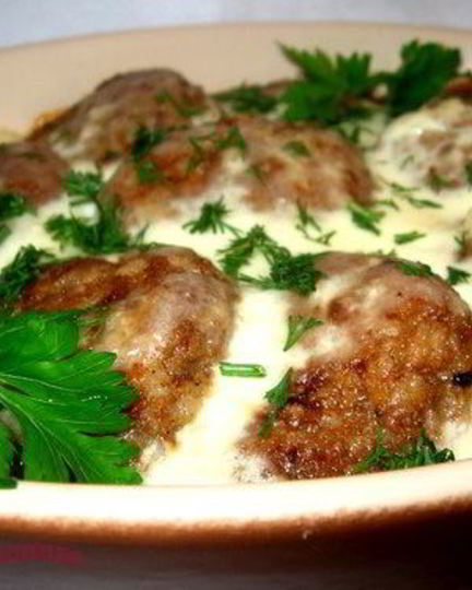 Рецепт мясных тефтелей под сливочно-молочным соусом