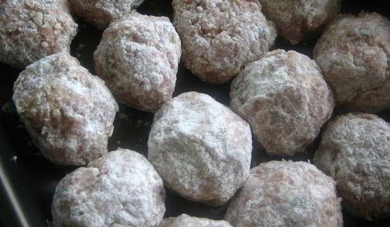 нежнейшие тефтели с овощами под сметанно-грибным соусом