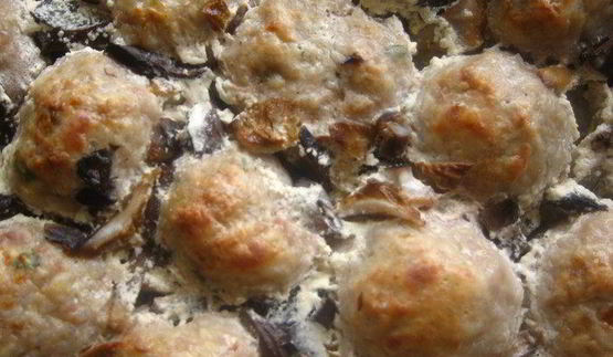 нежнейшие тефтели с овощами под сметанно-грибным соусом